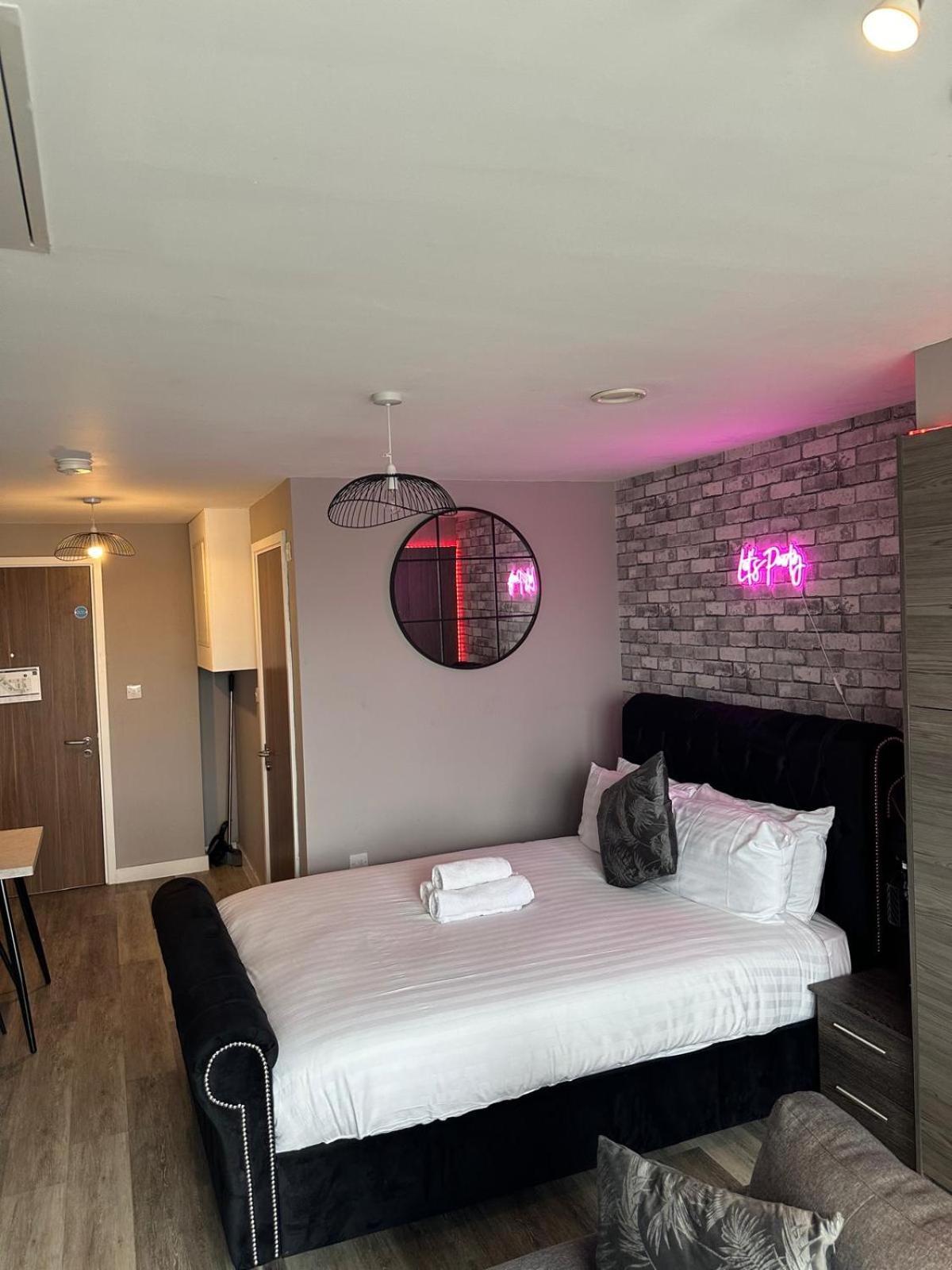 Stunning City View Studio Apartment Liverpool Exterior photo